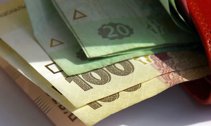 Уряд запланував три етапи підвищення мінімальної зарплати Уряд запланував три етапи підвищення мінімальної зарплати