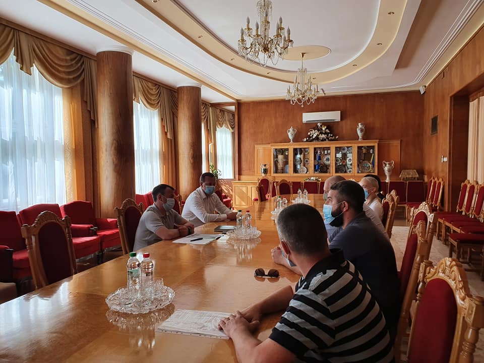 Ресторанний бізнес Закарпаття просить владу дозволити їм працювати і після 22 години Ресторанний бізнес Закарпаття просить владу дозволити їм працювати і після 22 години