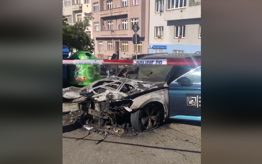У Чехії підпалили автомобіль закарпатця: оприлюднено відео У Чехії підпалили автомобіль українського активіста: оприлюднено відео