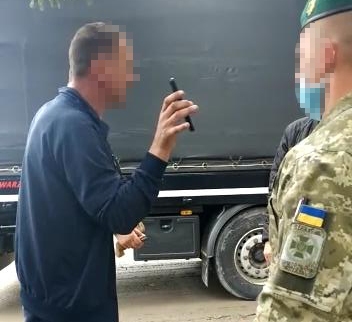 Далекобійник спричинив конфліктну ситуацію на кордоні Далекобійник спричинив конфліктну ситуацію на кордоні