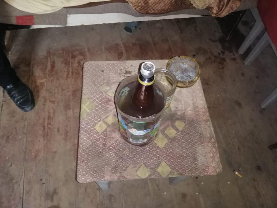 Троє закарпатців влаштували у будинку наркопритон Троє закарпатців влаштували у будинку наркопритон