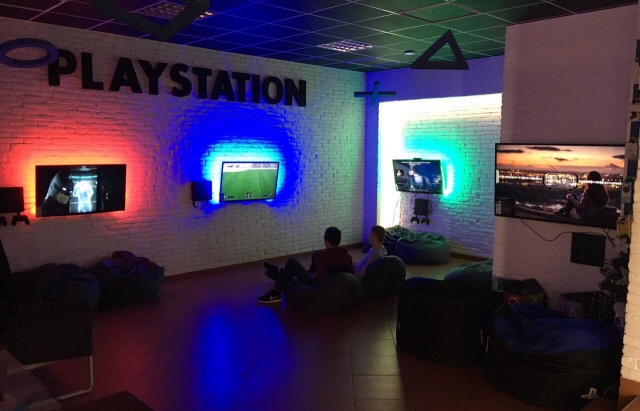 Розваги для молоді в Мукачеві: у місті запрацювала ігрова кімната PlayStation Розваги для молоді в Мукачеві: у місті запрацювала ігрова кімната PlayStation