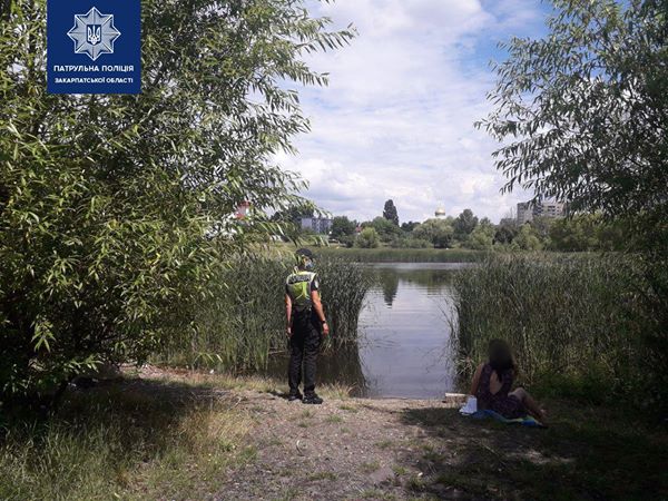 В Ужгороді поліцейські посилили патрулювання місцевості навколо озер В Ужгороді поліцейські посилили патрулювання місцевості навколо озер