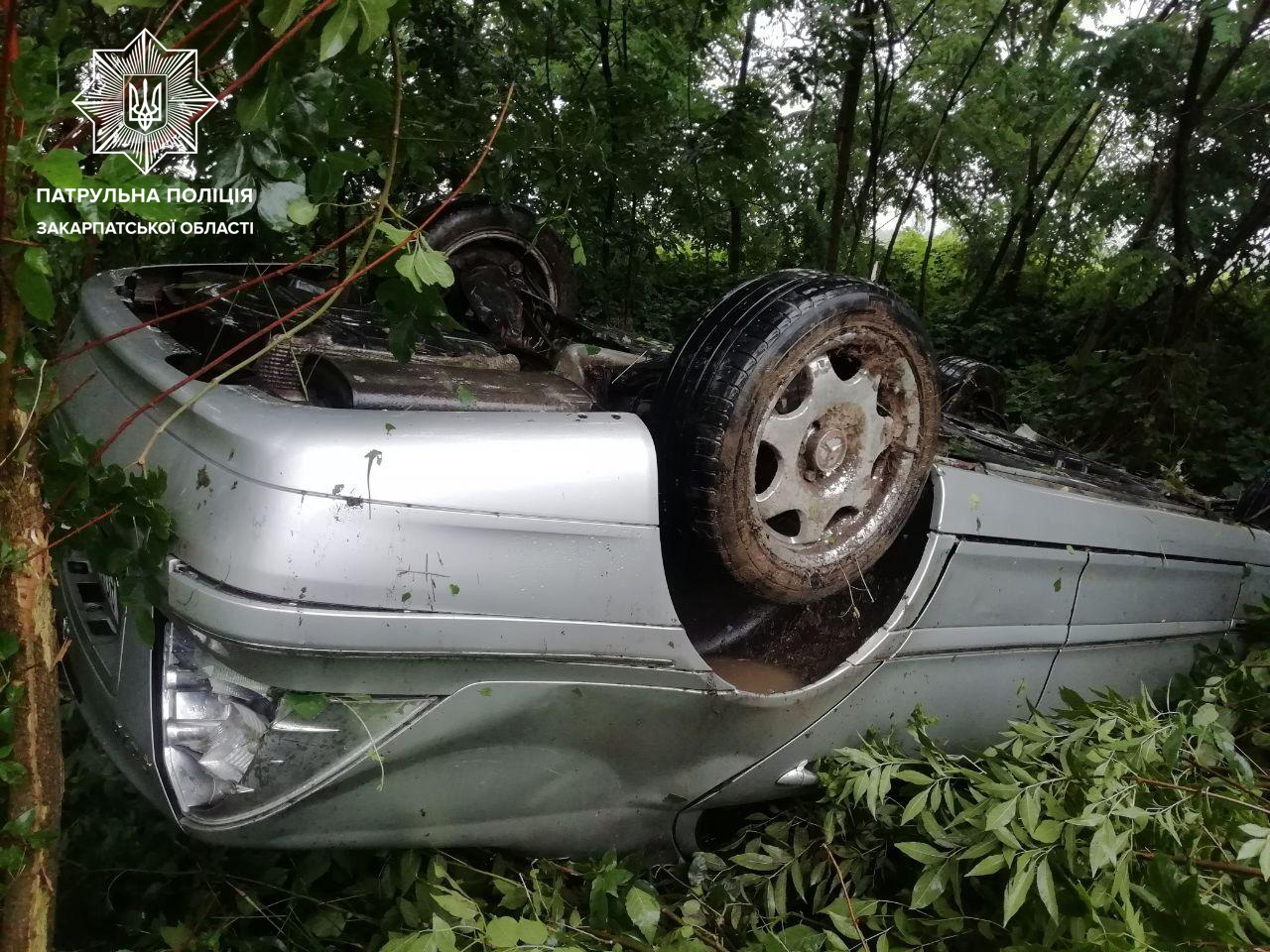 Між селами Пістрялово та Залужжя ДТП: авто перекинулось на дах Між селами Пістрялово та Залужжя ДТП: авто перекинулось на дах