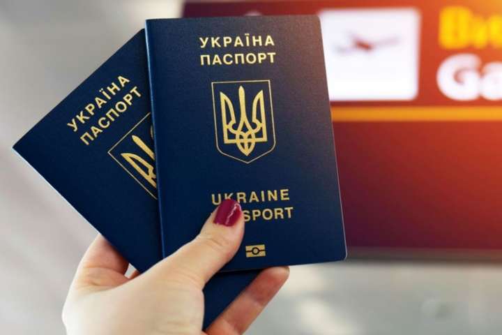 Українців попереджають про нелегальних перевізників та наголошують, що в’їзд у ЄС по безвізу заборонений Українців попереджають про нелегальних перевізників та наголошують, що в’їзд у ЄС по безвізу заборонений