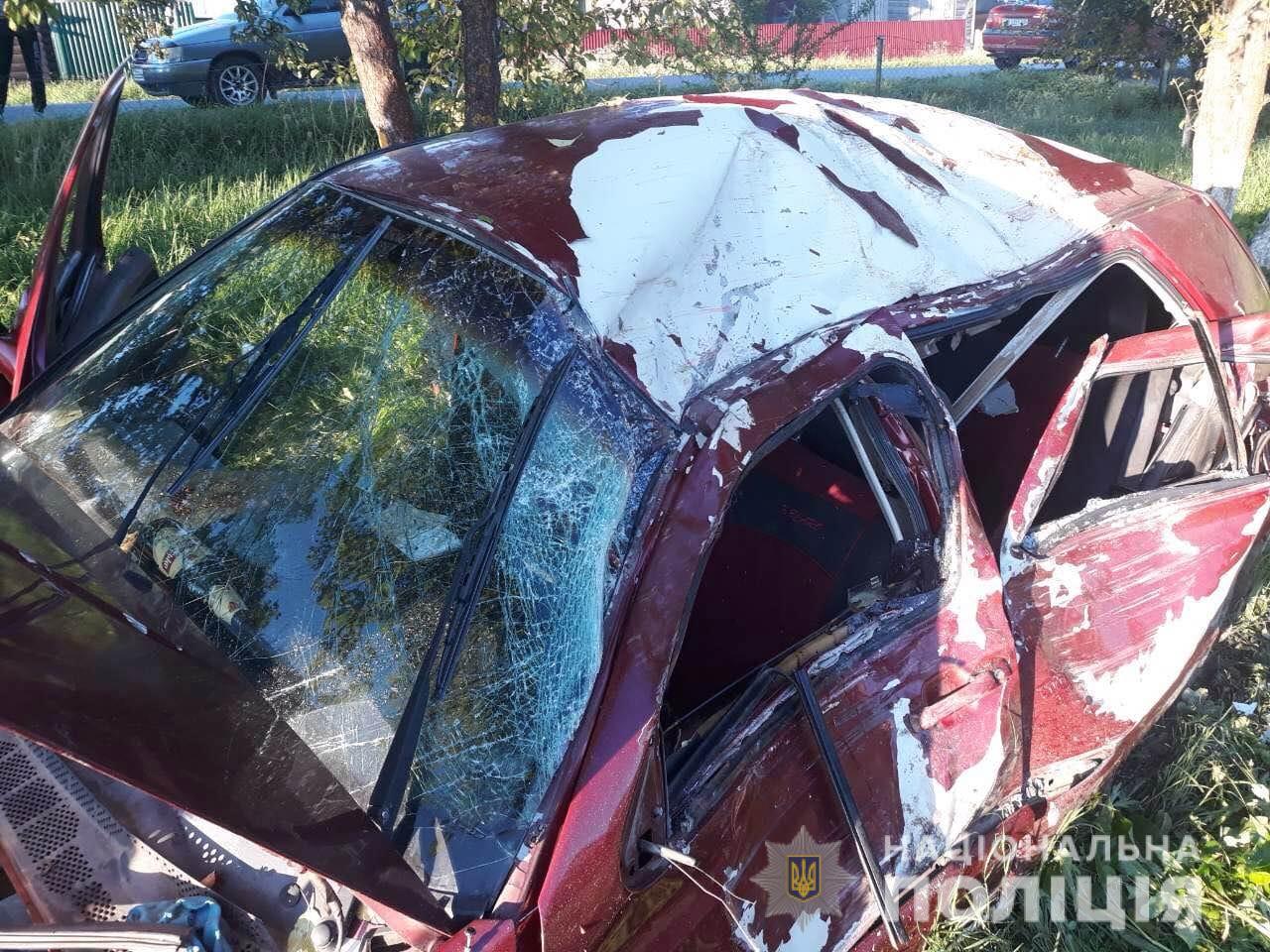 Двоє загинули, двоє госпіталізовані: на Рахівщині трапилася моторошна аварія Двоє загинули, двоє госпіталізовані: на Рахівщині трапилася моторошна аварія