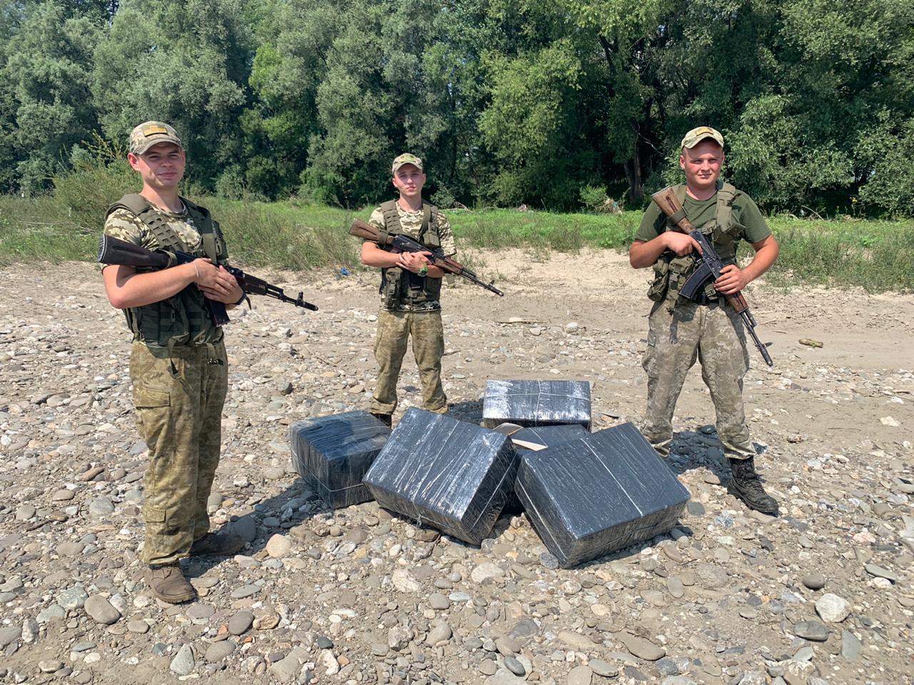Дві спроби тютюнової контрабанди виявили прикордонники Дві спроби тютюнової контрабанди виявили прикордонники