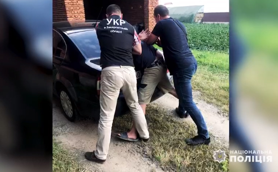 Закарпатець скоїв злочин: оприлюднено відео спецоперації по його затриманню Закарпатець скоїв злочин: оприлюднено відео спецоперації по його затриманню