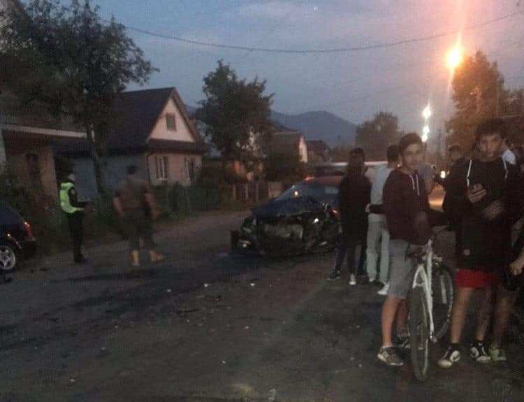 У жахливій ДТП постраждали 4 дівчини, – соцмережі У жахливій ДТП постраждали 4 дівчини, – соцмережі