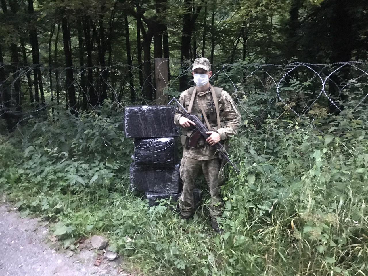 Прикордонники за допомогою пострілів зупиняли контрабандистів Прикордонники за допомогою пострілів зупиняли контрабандистів