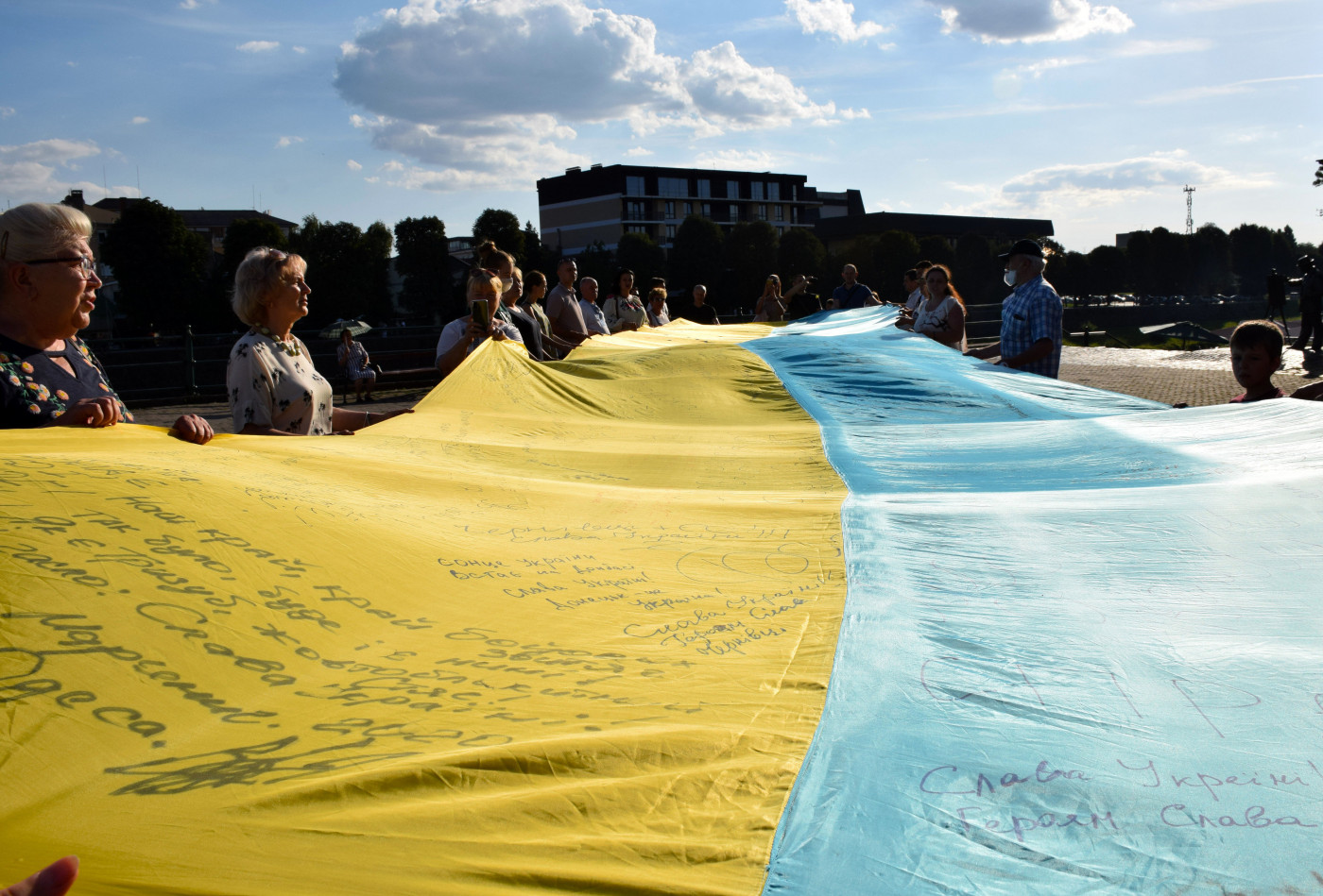На Закарпаття привезли 20-метровий "Прапор єдності" На Закарпаття привезли 20-метровий "Прапор єдності"