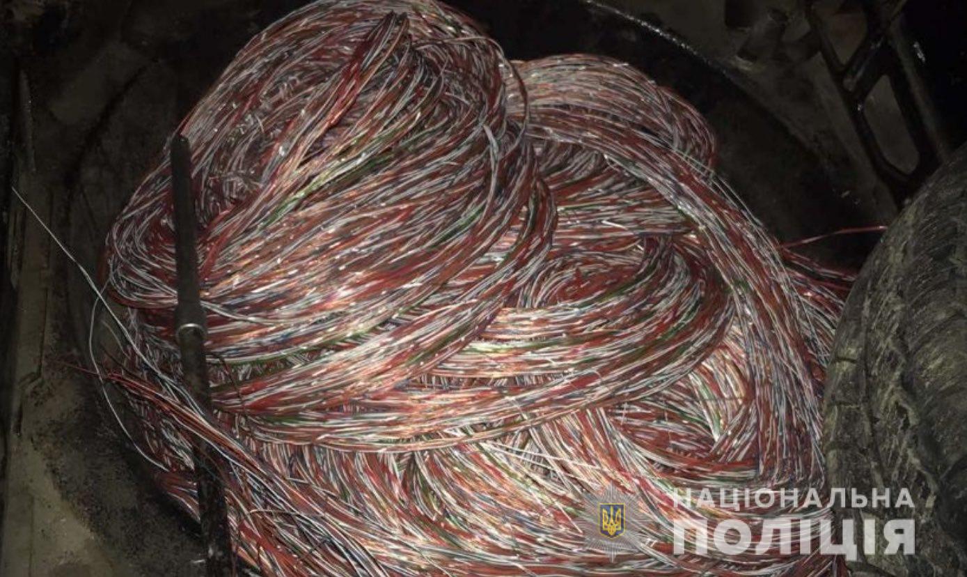 Юнак впродовж кількох місяців зрізав зі стовпів телефонний кабель Юнак впродовж кількох місяців зрізав зі стовпів телефонний кабель