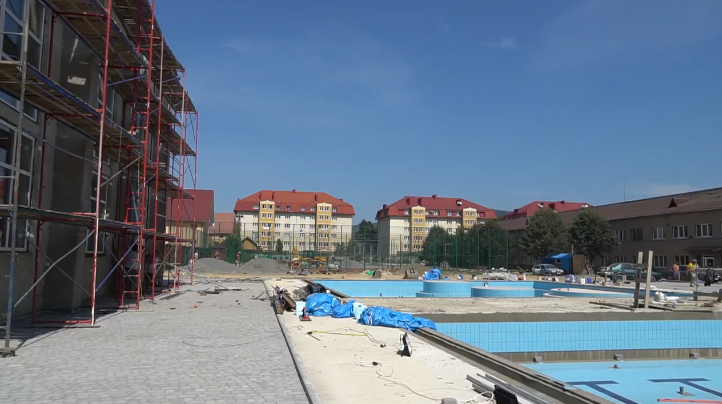 Чому в Мукачеві досі не відкрили басейн ДЮСШ: пояснення підрядника Чому в Мукачеві досі не відкрили басейн ДЮСШ: пояснення підрядника