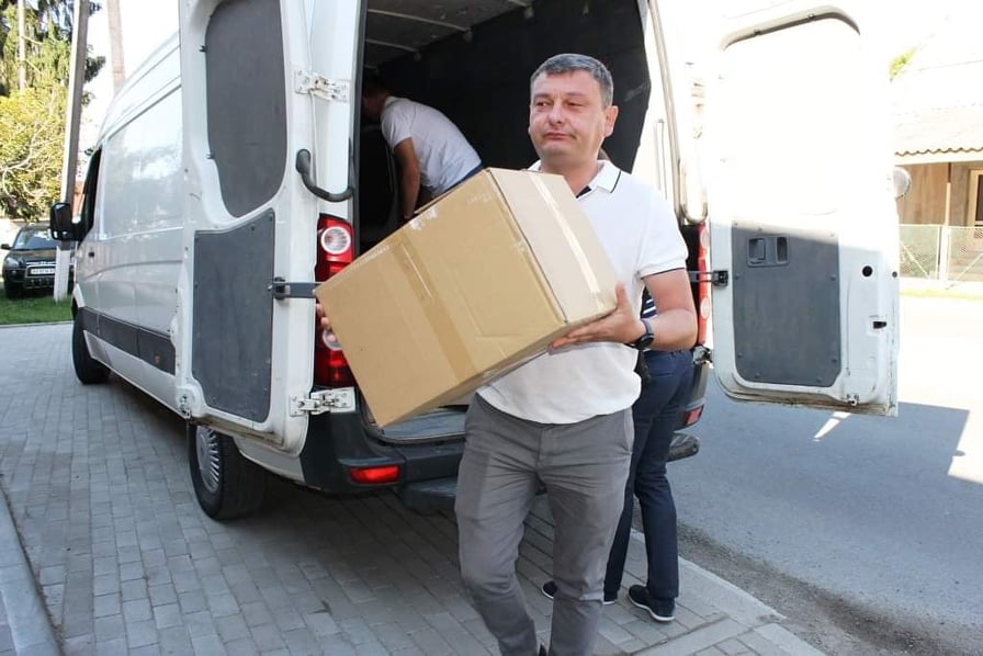 Боротьба з Covid: лікарям Тячівщини передали медматеріали Боротьба з Covid: лікарям Тячівщини передали медматеріали