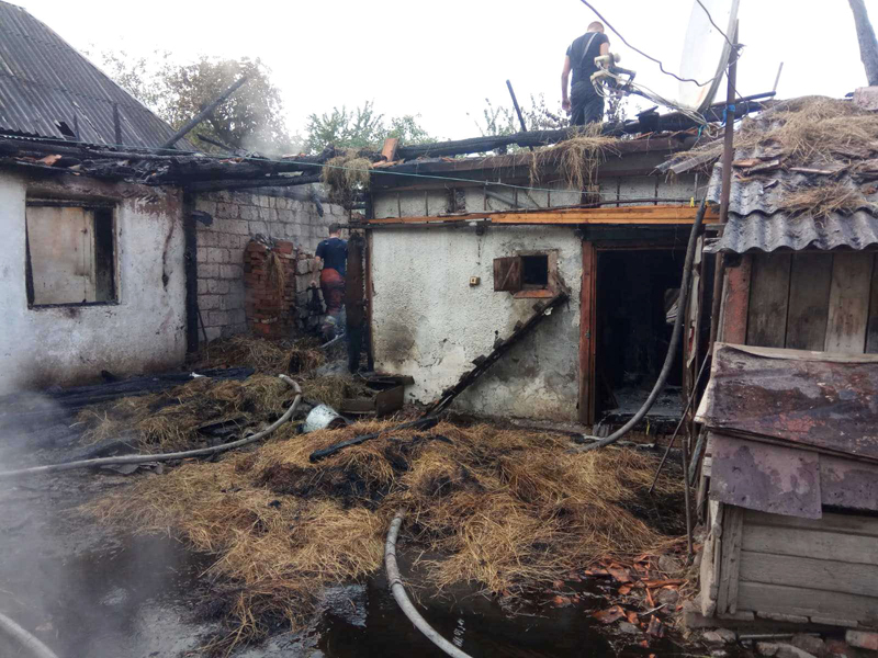 Рятувальники за добу загасили дві пожежі в житловому секторі Рятувальники за добу загасили дві пожежі в житловому секторі