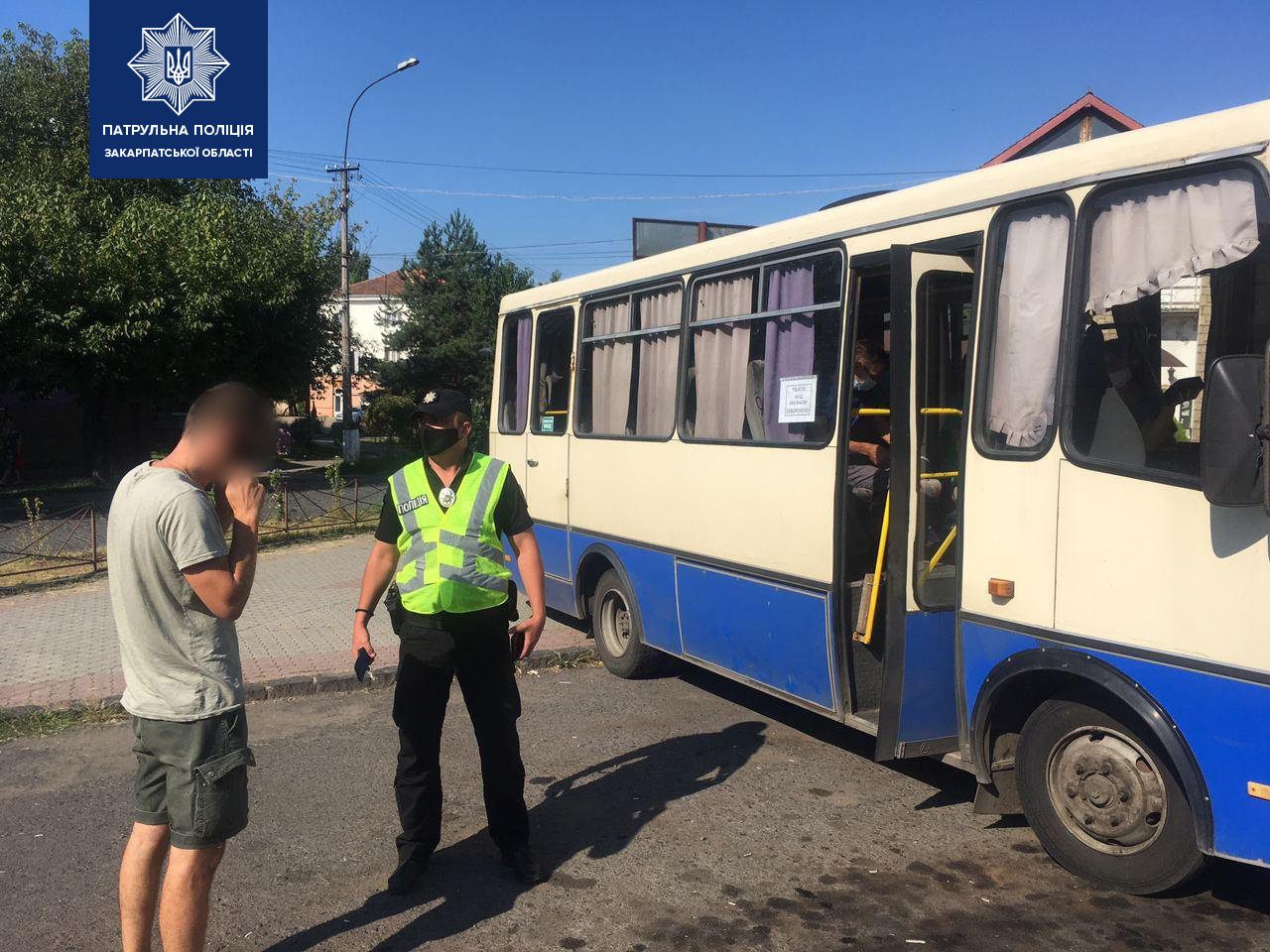 Поліція перевіряє маршрутки на предмет дотримання водіями протиепідемічних вимог Поліція перевіряє маршрутки на предмет дотримання водіями протиепідемічних вимог