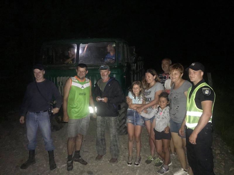 У Мукачівському районі заблукали сім туристів, серед них – двоє малих дітей У Мукачівському районі заблукали сім туристів, серед них – двоє малих дітей