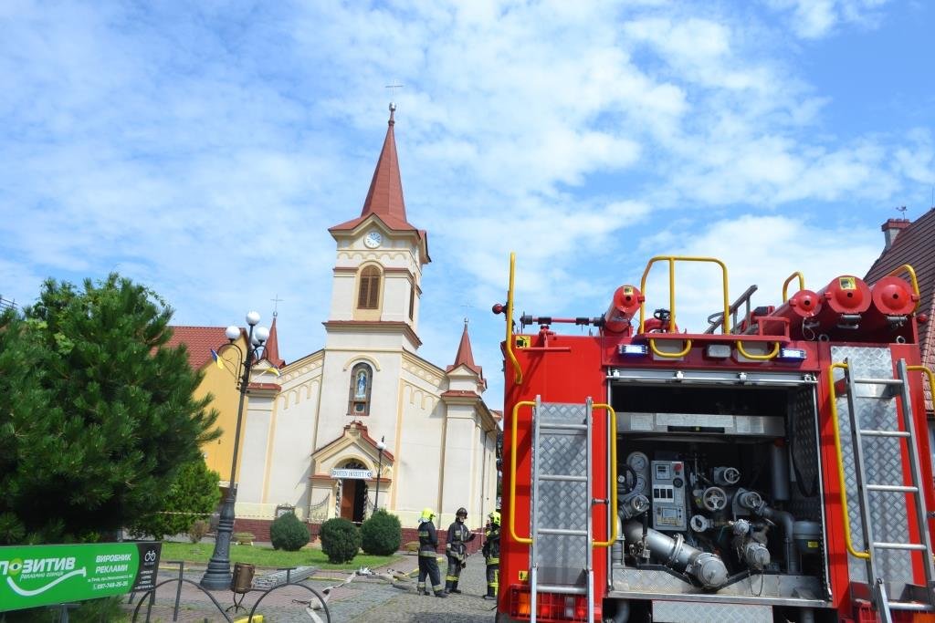 У церкві в Тячеві та на території поблизу вибухівку не виявили У церкві в Тячеві та на території поблизу вибухівку не виявили