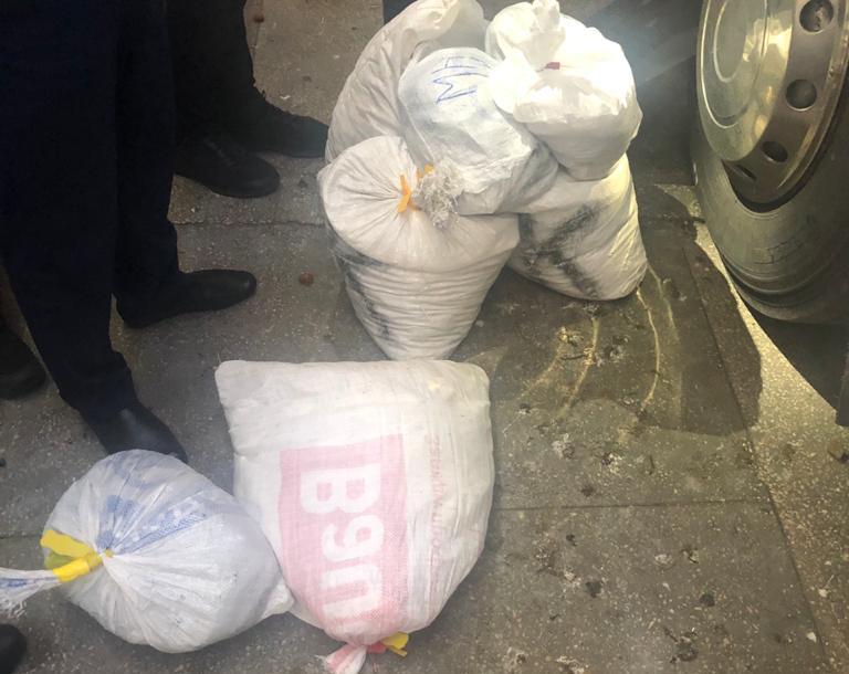 В автобусі прикордонники виявили понад 100 кілограмів бурштину В автобусі прикордонники виявили понад 100 кілограмів бурштину