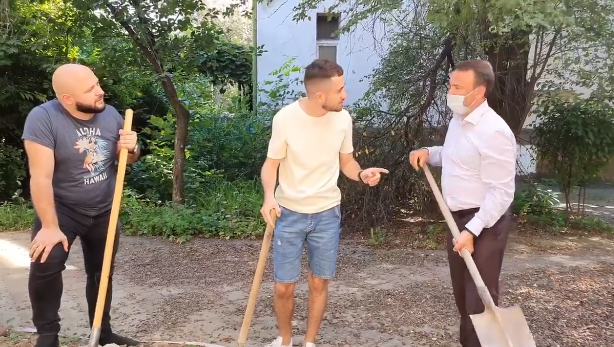 Голова Закарпатської ОДА знявся у кумедному відео "Нашої Файти" Голова Закарпатської ОДА знявся у кумедному відео "Нашої Файти"