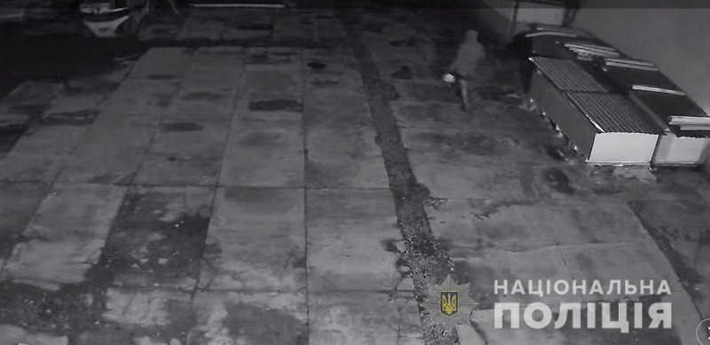 Вночі камери відеонагляду зафіксували злочин Вночі камери відеонагляду зафіксували злочин