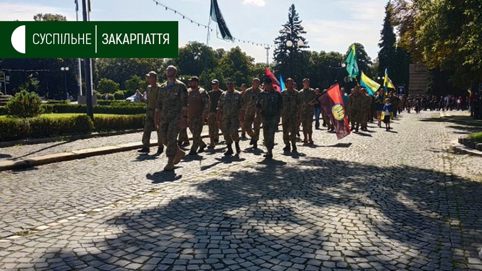 В Ужгороді проходить марш захисників України В Ужгороді проходить марш захисників України
