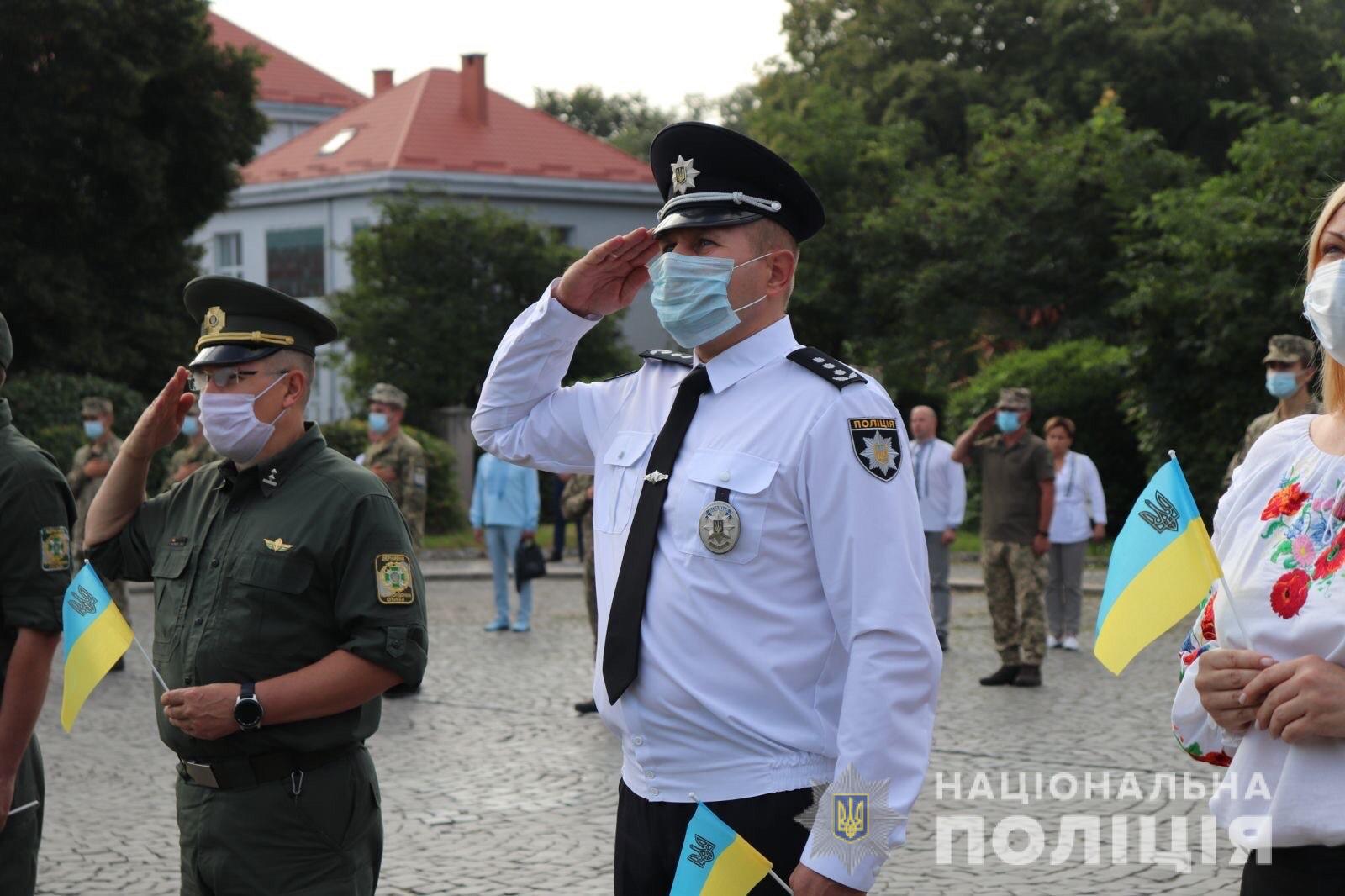 Поліція Закарпаття долучилась до урочистостей з нагоди державних свят Поліція Закарпаття долучилась до урочистостей з нагоди державних свят