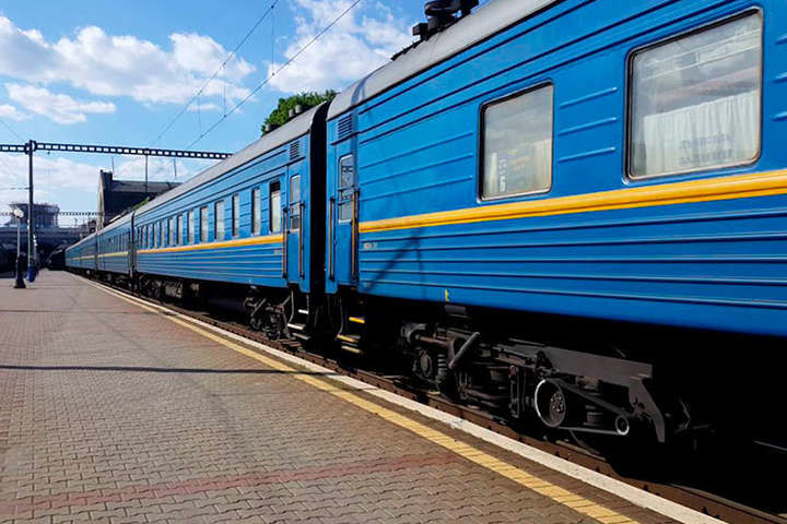 "Укрзалізниця" припинила продаж квитків на деякі поїзди "Укрзалізниця" припинила продаж квитків на деякі поїзди