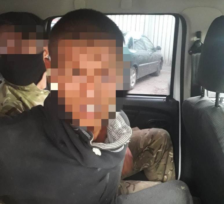 Хлопця, який втік від правоохоронців, знайшли: відомо, де він ховався Хлопця, який втік від правоохоронців, знайшли: відомо, де він ховався