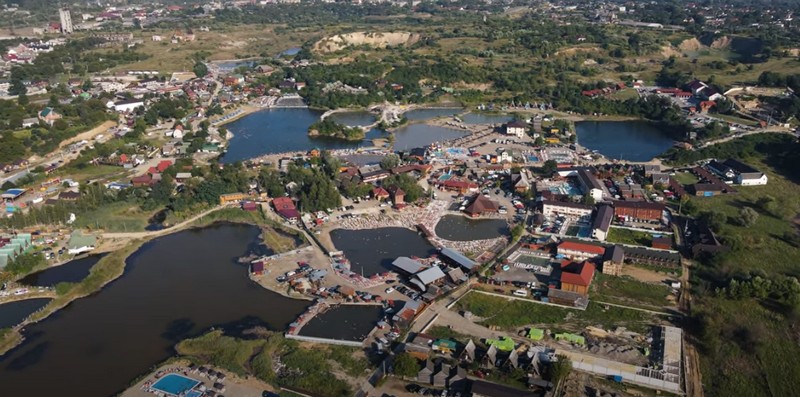 Відпочинок у Солотвині 2020: солоні озера показали з висоти пташиного польоту Відпочинок у Солотвині 2020: солоні озера показали на відео з висоти пташиного польоту