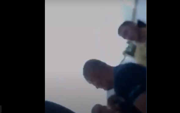 У мережу виклали відео бійки, зняте на КПП "Дяково" У мережу виклали відео бійки, зняте на КПП "Дяково"