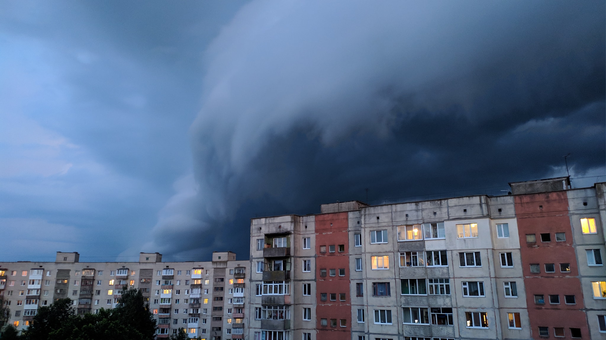На Закарпаття суне негода із сильними дощами та градом Погода на 1 вересня: на Закарпатті очікують сильні дощі та град