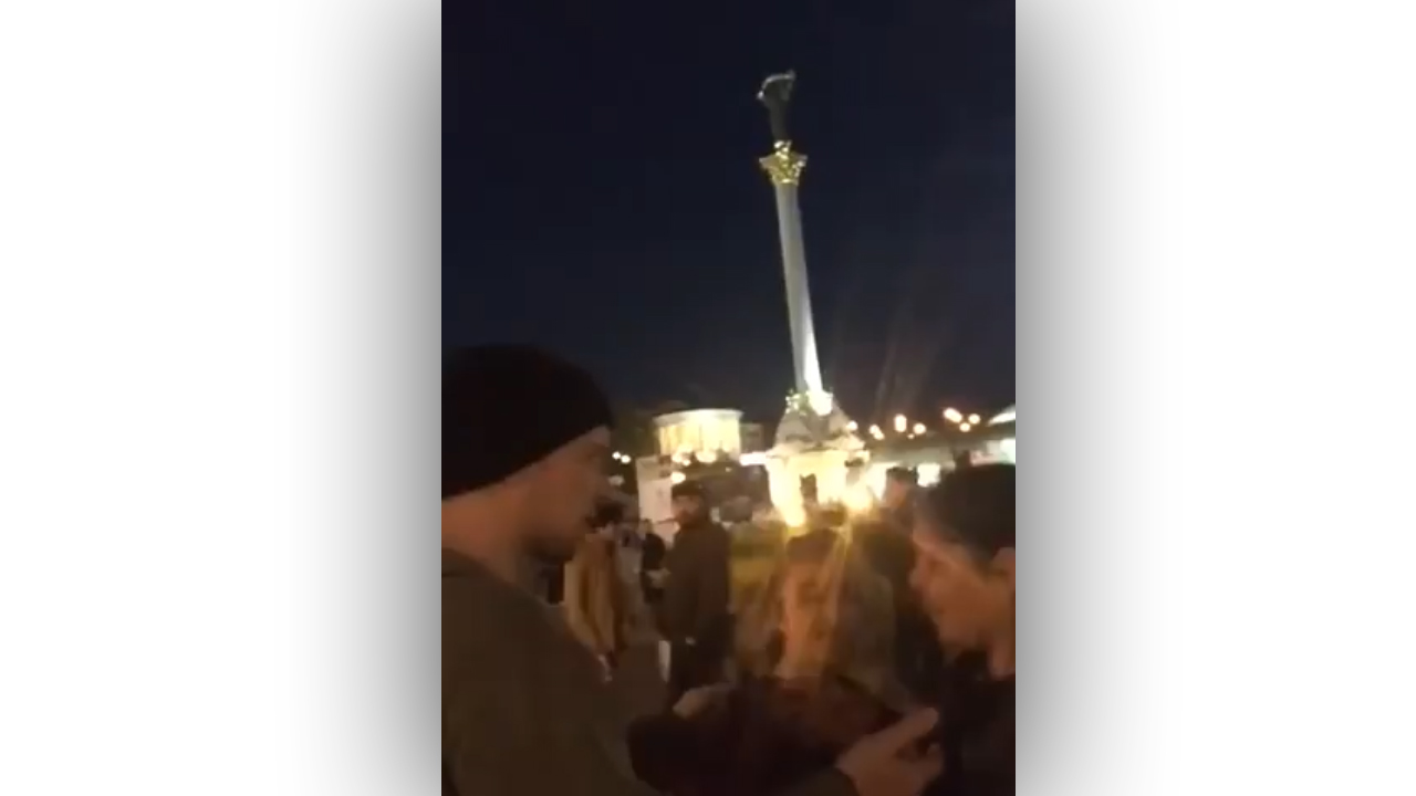 У Києві влаштували самосуд над ромами: опубліковано відео їх побиття У Києві влаштували самосуд над ромами: опубліковано відео їх побиття