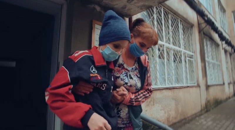 У Мукачеві 13-річний хлопчик бореться за життя У Мукачеві 13-річний хлопчик бореться за життя