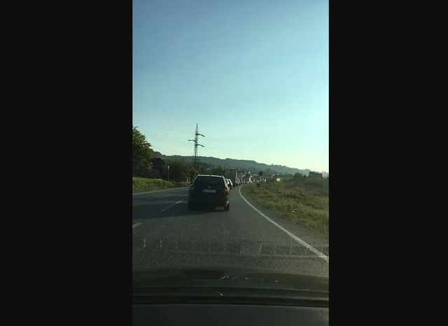 ЗМІ повідомляють про затримки автобусів через великі затори на трасі ЗМІ повідомляють про затримки автобусів через великі затори на трасі