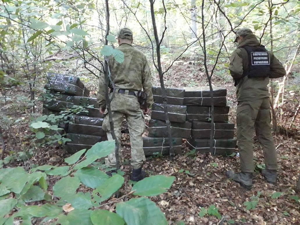 На Закарпатті виявили сховок із сигаретами На Закарпатті виявили сховок із сигаретами