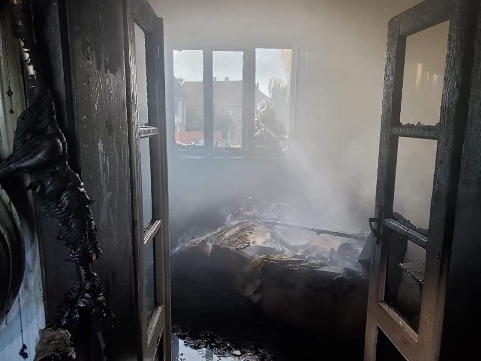 У будинку вигоріли дві кімнати У будинку вигоріли дві кімнати