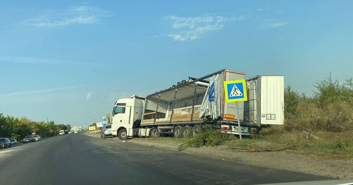 Поблизу Ужгорода сталась аварія. Опубліковано відео Поблизу Ужгорода на трасі Київ-Чоп сталась аварія. Опубліковано відео