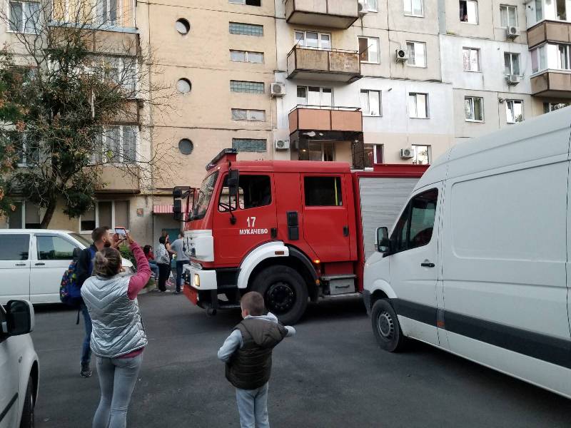 В Мукачеві палала багатоповерхівка В Мукачеві палала багатоповерхівка