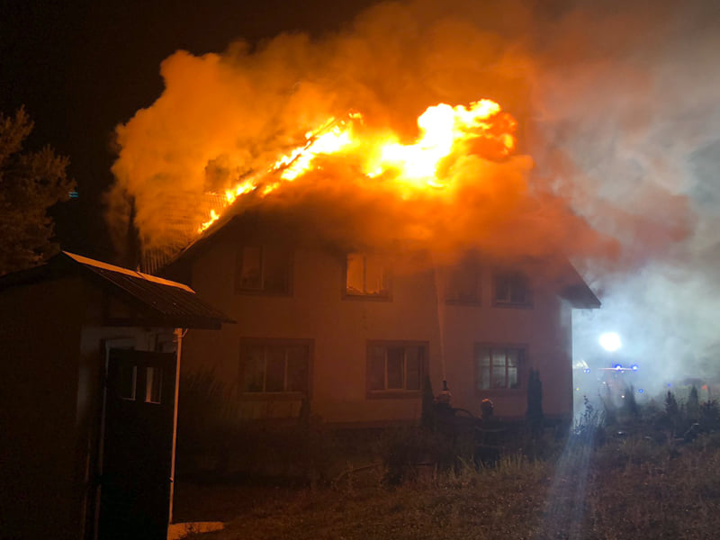 Монахи вистрибували з вікон: подробиці біди, яка сталась на Закарпатті Монахи вистрибували з вікон: подробиці біди, яка сталась на Закарпатті