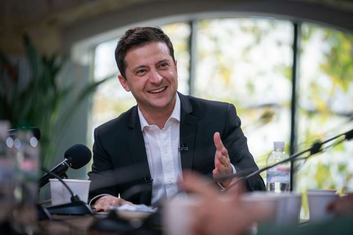 Які зарплати у президента України, прем’єра і міністрів: озвучено суми Які зарплати у президента України, прем’єра і міністрів: озвучено суми