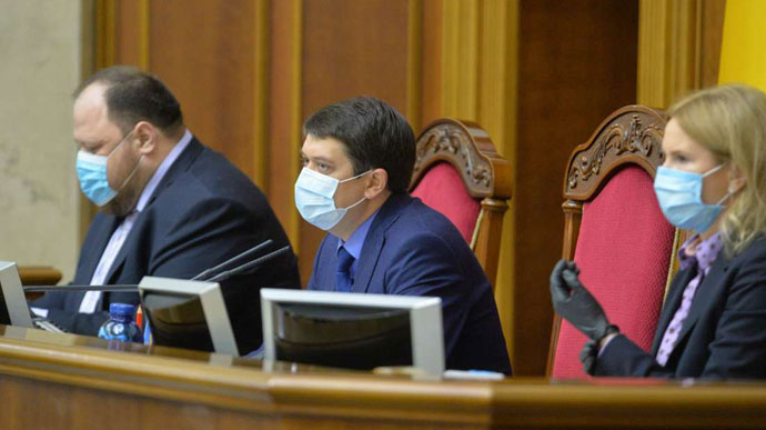 Спалах коронавірусу серед нардепів: Верховна Рада може піти на короткий карантин Спалах коронавірусу серед нардепів: Верховна Рада може піти на короткий карантин