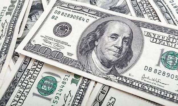 Заробітчани почали менше переказувати грошей додому Заробітчани почали менше переказувати грошей додому