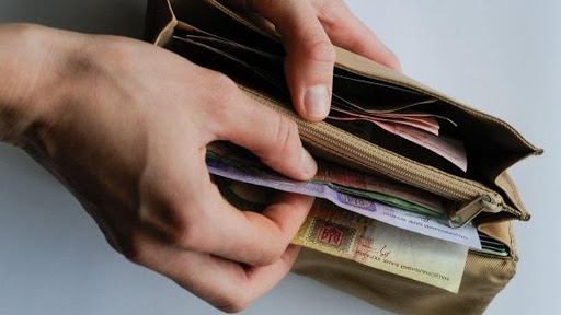Сьогодні в Україні перестають приймати частину грошей Сьогодні в Україні перестають приймати частину грошей