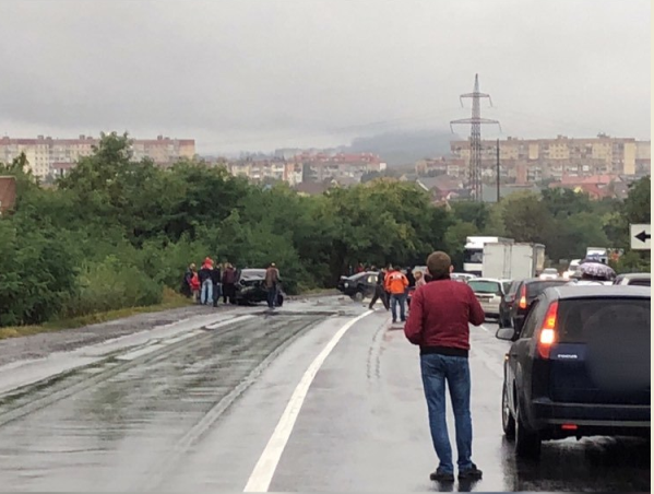 Неподалік Мукачева сталася масштабна аварія, — ЗМІ Неподалік Мукачева сталася масштабна аварія, — ЗМІ