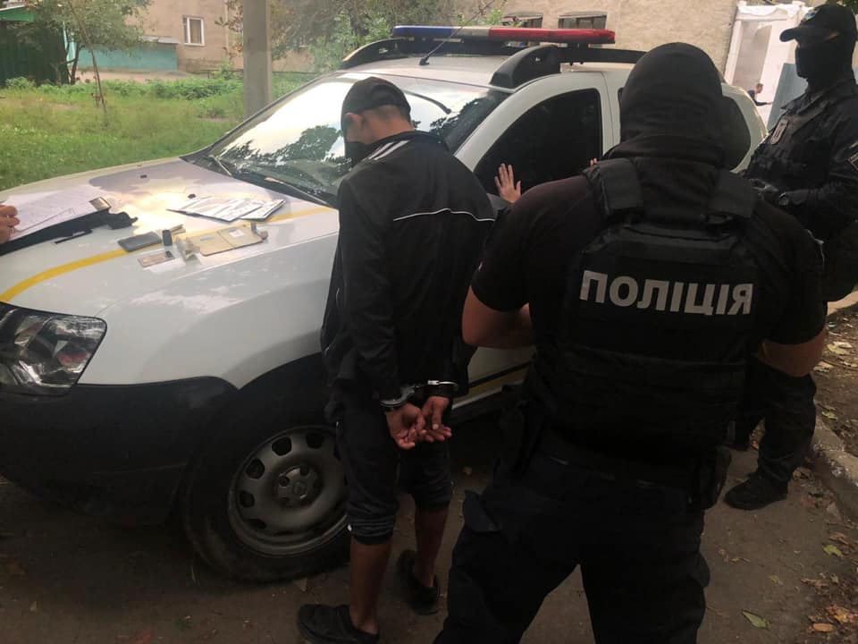 Поліцейські в Ужгороді затримали 21-річного хлопця: відомо, що він скоїв Поліцейські в Ужгороді затримали 21-річного хлопця: відомо, що він скоїв