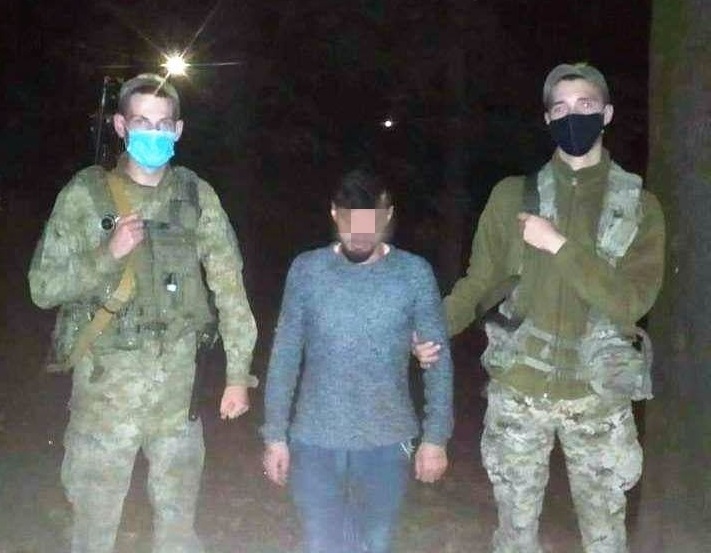 На околиці Ужгорода затримали нелегала із Сирії На околиці Ужгорода затримали нелегала із Сирії