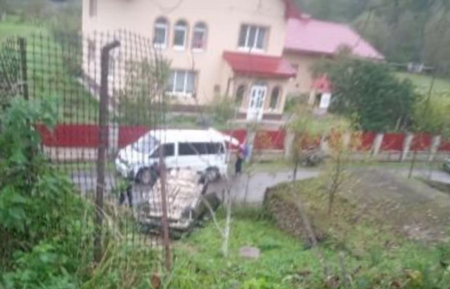 На Іршавщині в результаті ДТП автомобіль перекинувся на дах На Іршавщині в результаті ДТП автомобіль перекинувся на дах