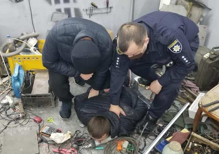 Поліцейські затримали збувача наркотиків Поліцейські затримали збувача наркотиків