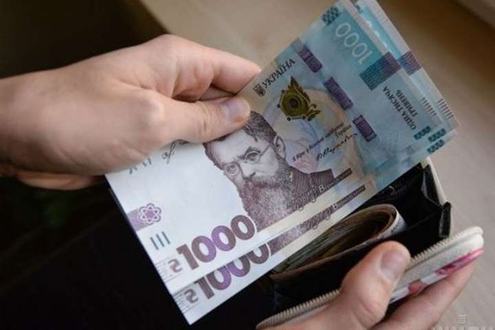 Депутат запропонував на рік відкласти підвищення мінімальної зарплати Депутат запропонував на рік відкласти підвищення мінімальної зарплати